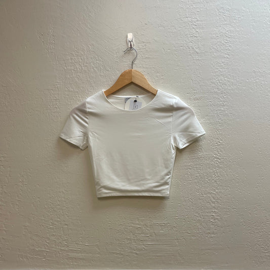 WHITE SHORT SLEEVE CROP TOP